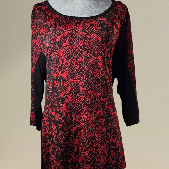 Karen Kane Tops - KAREN KANE TUNIC TOP WOMEN'S 3X RED &BLACK